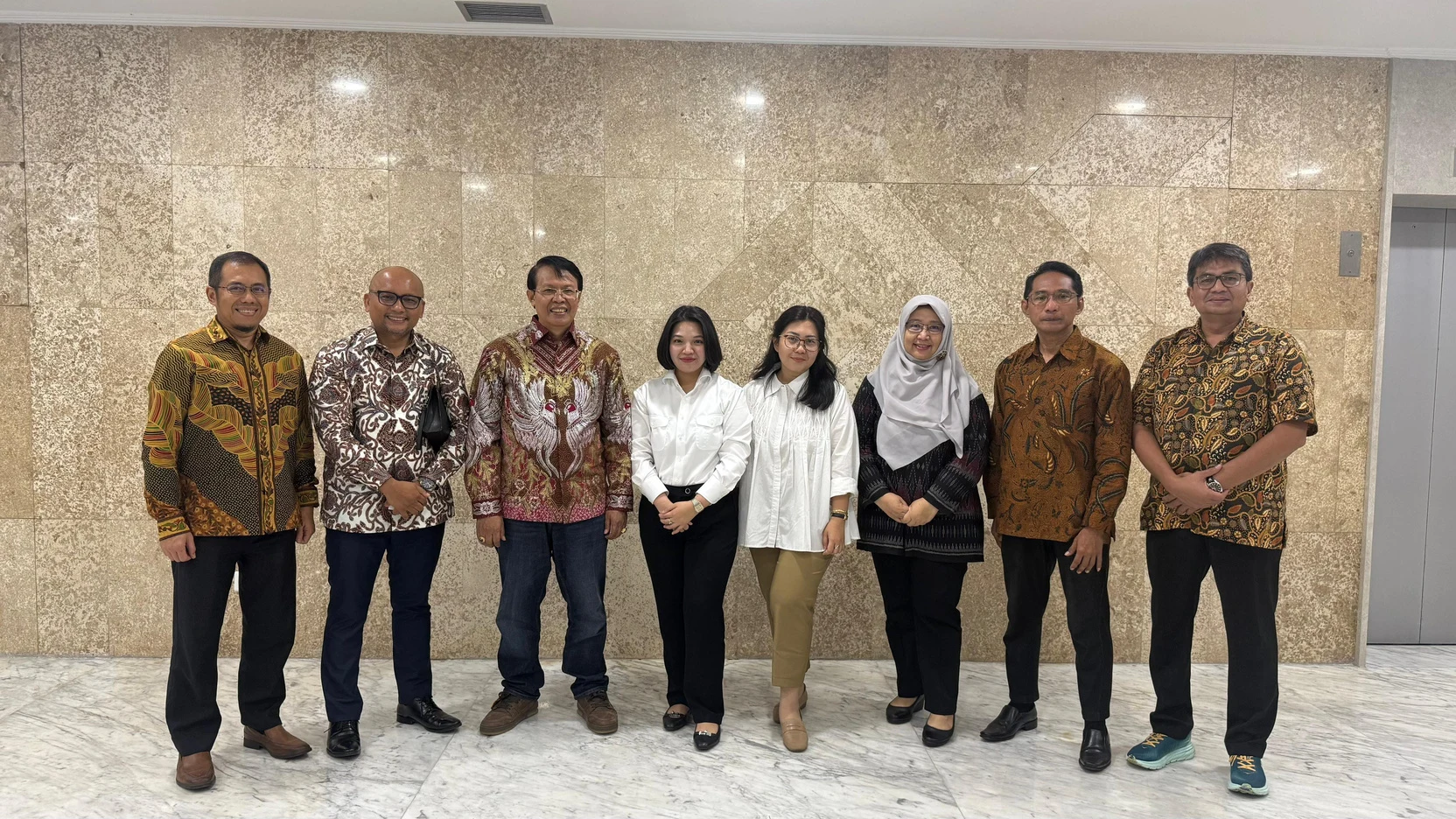 Foto bersama dalam dokumentasi kegiatan Asosiasi Analis Kebijakan Indonesia.