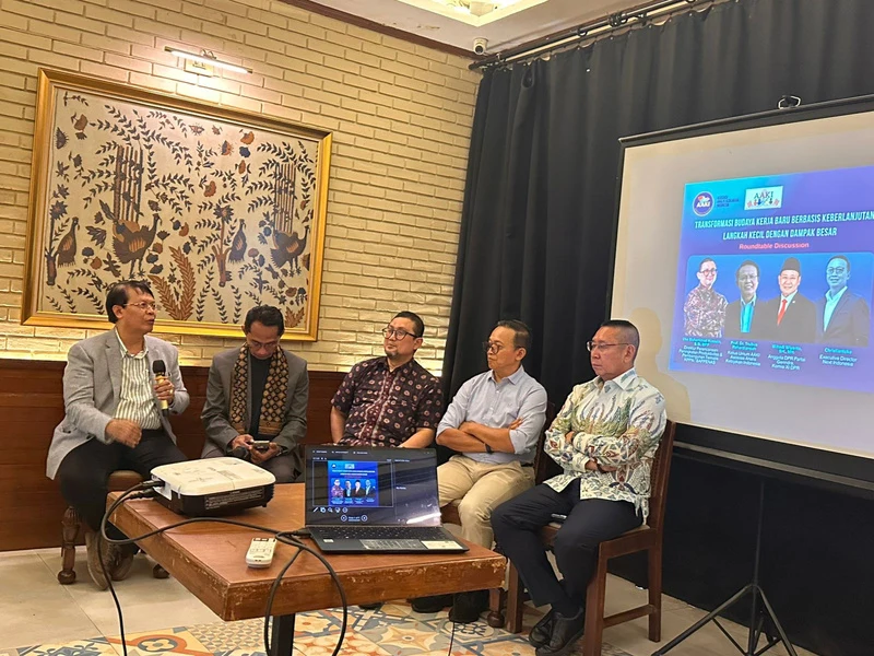 Dokumentasi panel diskusi AAKI tentang budaya kerja berbasis keberlanjutan.
